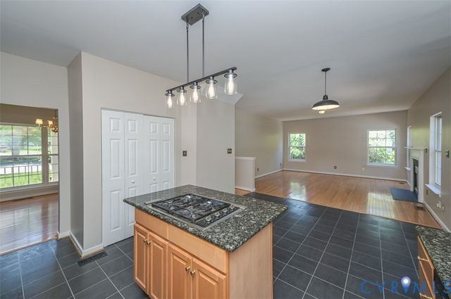 1926 Greenwood Glen Dr, Glen Allen, VA 23059