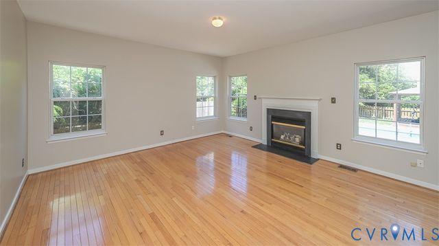 1926 Greenwood Glen Dr, Glen Allen, VA 23059
