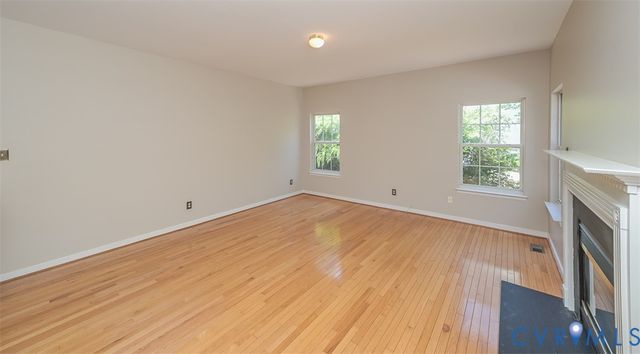 1926 Greenwood Glen Dr, Glen Allen, VA 23059