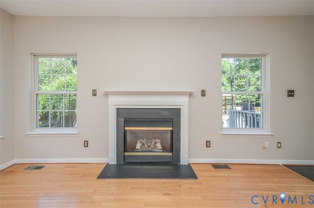 1926 Greenwood Glen Dr, Glen Allen, VA 23059