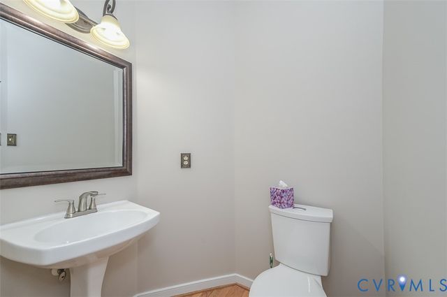 1926 Greenwood Glen Dr, Glen Allen, VA 23059