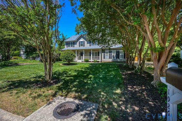 1926 Greenwood Glen Dr, Glen Allen, VA 23059