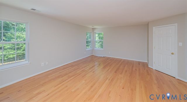 1926 Greenwood Glen Dr, Glen Allen, VA 23059