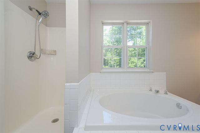 1926 Greenwood Glen Dr, Glen Allen, VA 23059
