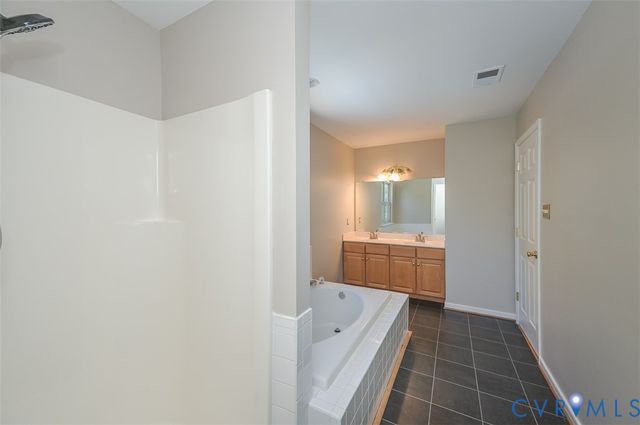 1926 Greenwood Glen Dr, Glen Allen, VA 23059