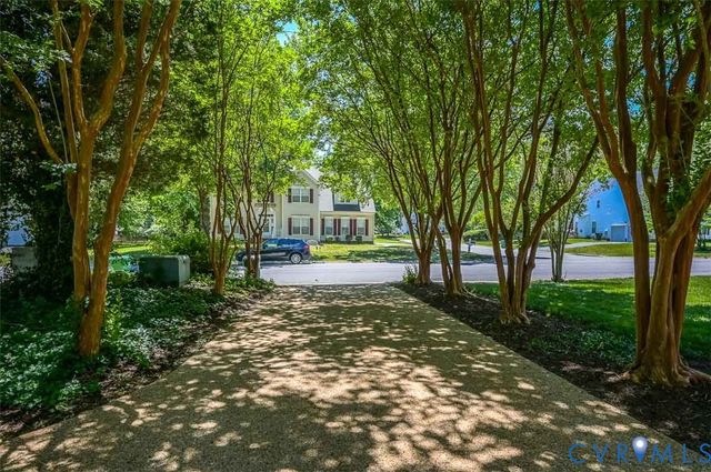 1926 Greenwood Glen Dr, Glen Allen, VA 23059