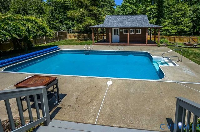 1926 Greenwood Glen Dr, Glen Allen, VA 23059