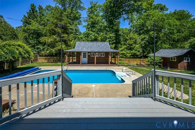 1926 Greenwood Glen Dr, Glen Allen, VA 23059