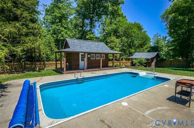 1926 Greenwood Glen Dr, Glen Allen, VA 23059