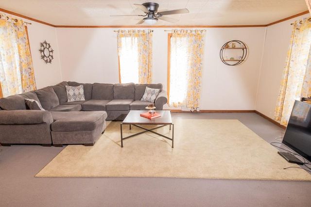 305 Eastwood Loop, Hemphill, TX 75948