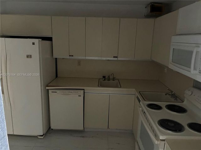 4301 Collins Avenue 402, Miami Beach, FL 33140