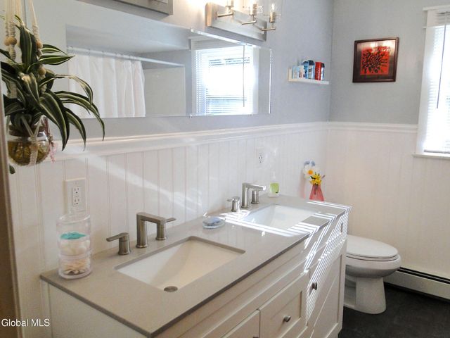 2040 Lisa Lane, Rotterdam, NY 12303