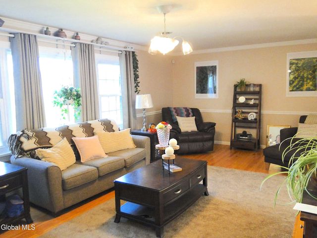 2040 Lisa Lane, Rotterdam, NY 12303