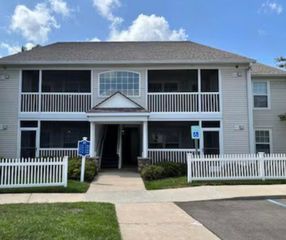 2782 S Knightsbridge Circle, Ann Arbor, MI 48105