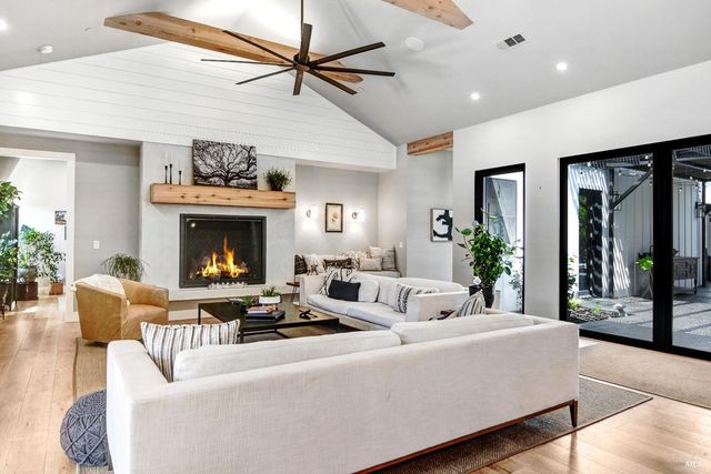 85 W Trinity Rd, Glen Ellen, CA 95442