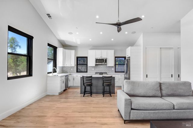 85 W Trinity Rd, Glen Ellen, CA 95442