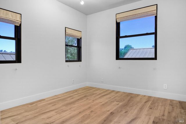 85 W Trinity Rd, Glen Ellen, CA 95442