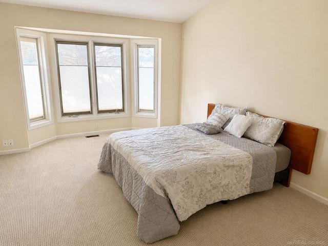 33917 Lakewood Drive, Sterling Heights, MI 48312