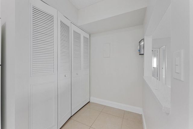 537 Shady Pine Way, Greenacres, FL 33415