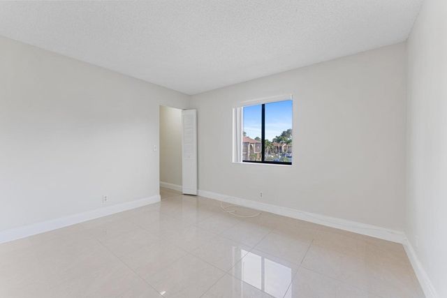 537 Shady Pine Way, Greenacres, FL 33415