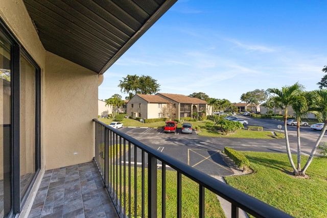 537 Shady Pine Way, Greenacres, FL 33415