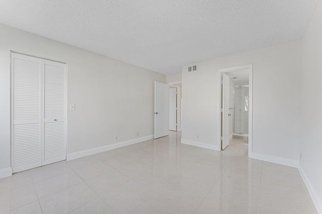 537 Shady Pine Way, Greenacres, FL 33415