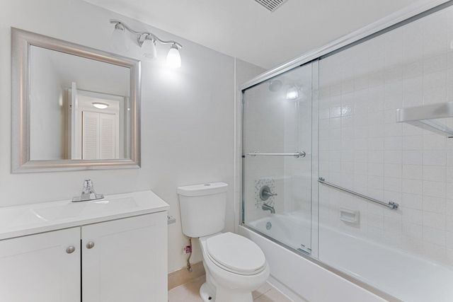 537 Shady Pine Way, Greenacres, FL 33415