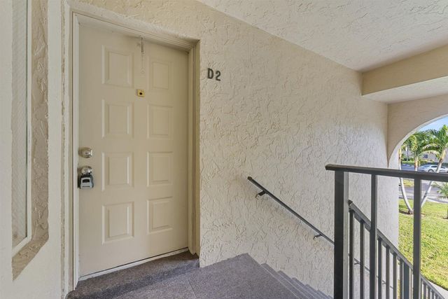 537 Shady Pine Way, Greenacres, FL 33415