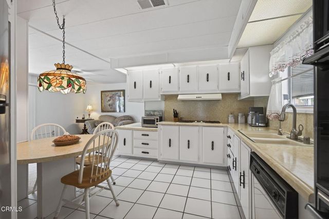 8 Calle Fronte 204, Camarillo, CA 93012