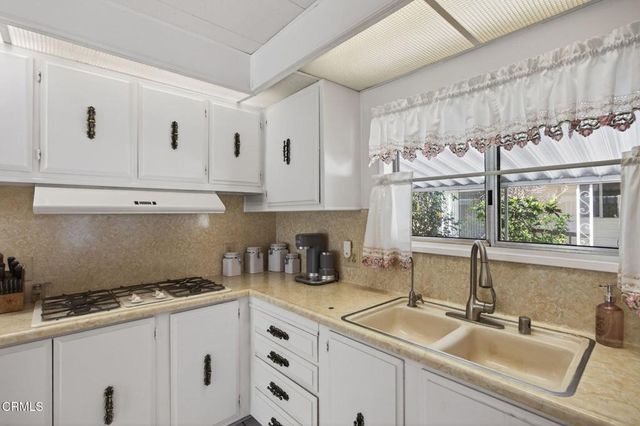 8 Calle Fronte 204, Camarillo, CA 93012