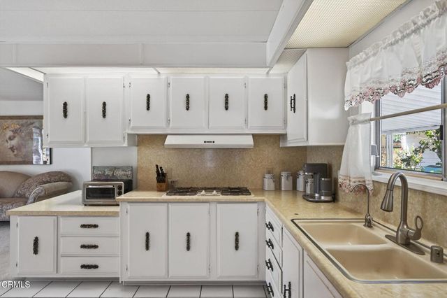 8 Calle Fronte 204, Camarillo, CA 93012