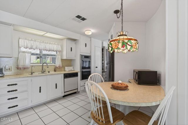 8 Calle Fronte 204, Camarillo, CA 93012