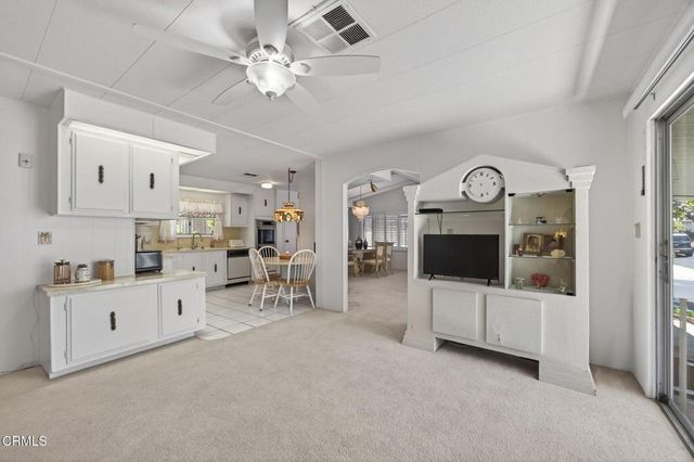 8 Calle Fronte 204, Camarillo, CA 93012