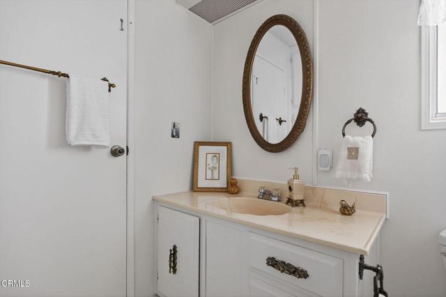 8 Calle Fronte 204, Camarillo, CA 93012