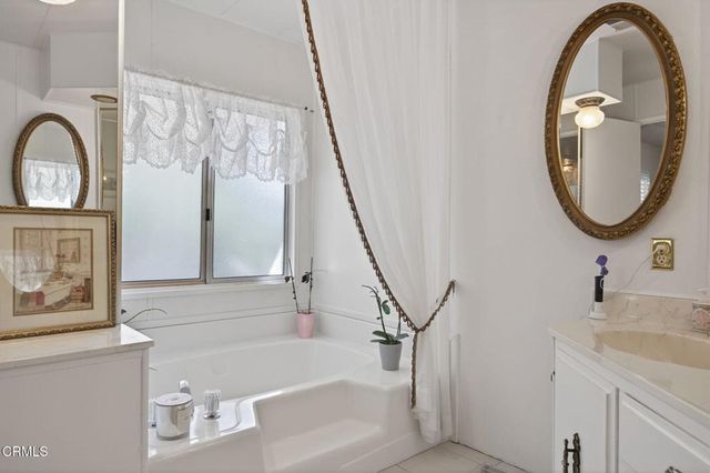 8 Calle Fronte 204, Camarillo, CA 93012