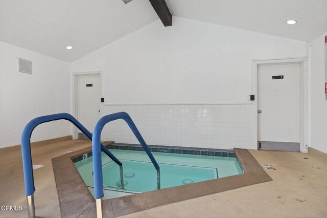 8 Calle Fronte 204, Camarillo, CA 93012