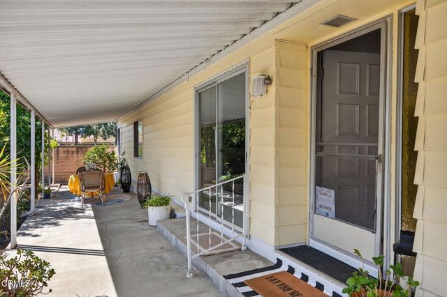 8 Calle Fronte 204, Camarillo, CA 93012