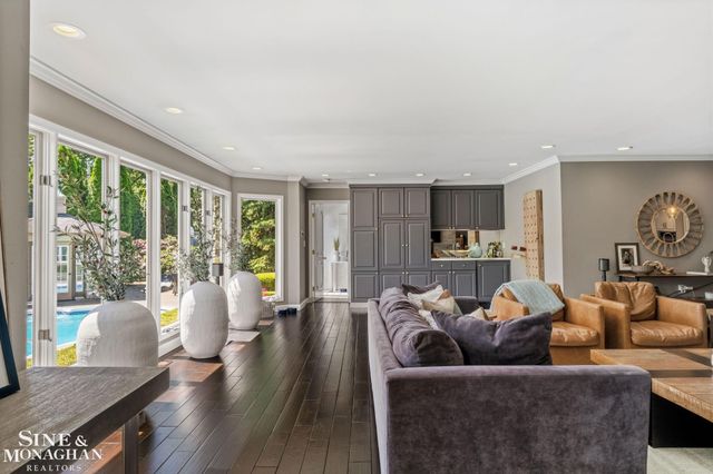 264 Grosse Pointe Boulevard, Grosse Pointe Farms, MI 48236