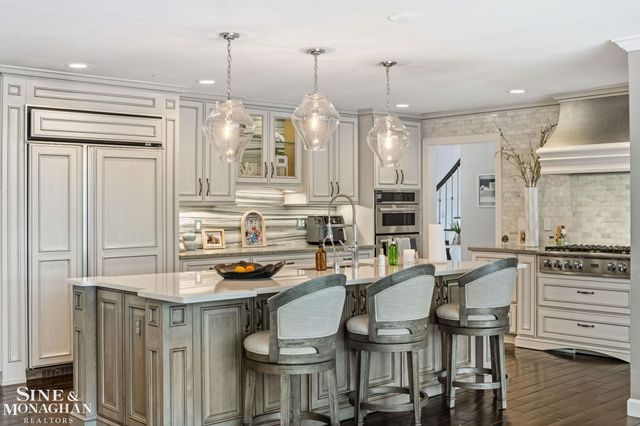 264 Grosse Pointe Boulevard, Grosse Pointe Farms, MI 48236
