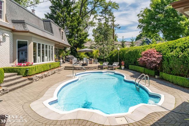 264 Grosse Pointe Boulevard, Grosse Pointe Farms, MI 48236