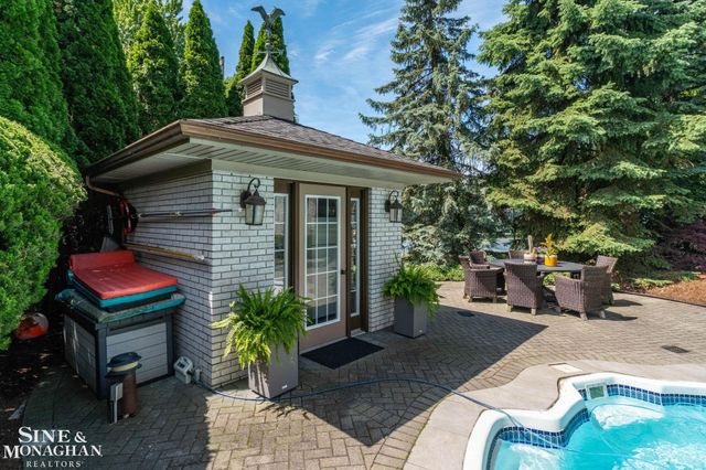 264 Grosse Pointe Boulevard, Grosse Pointe Farms, MI 48236
