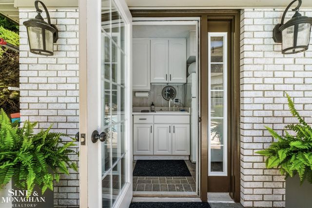 264 Grosse Pointe Boulevard, Grosse Pointe Farms, MI 48236