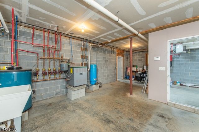 157 Halsey Rd, Hampton Twp., NJ 07860