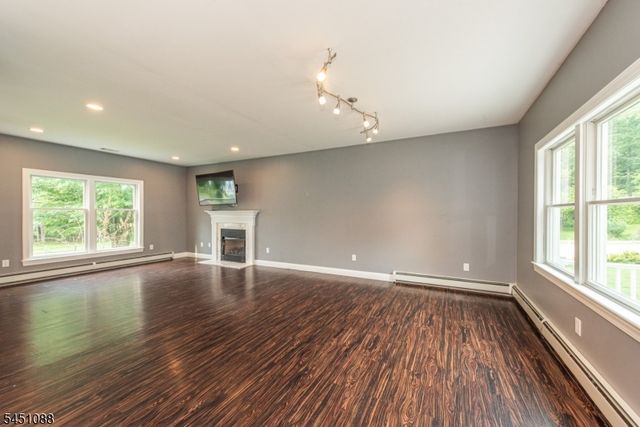 157 Halsey Rd, Hampton Twp., NJ 07860