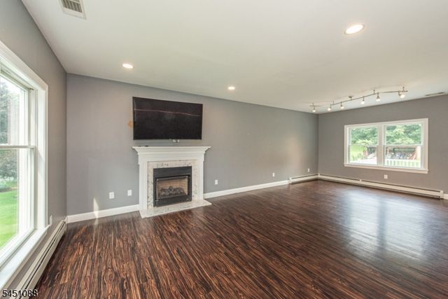 157 Halsey Rd, Hampton Twp., NJ 07860