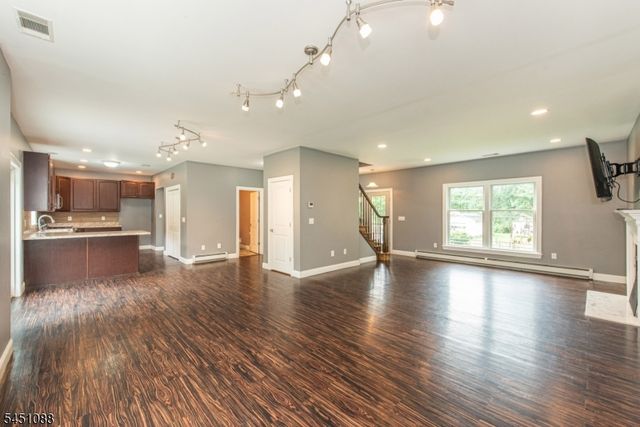 157 Halsey Rd, Hampton Twp., NJ 07860