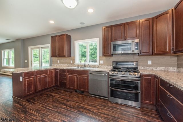 157 Halsey Rd, Hampton Twp., NJ 07860