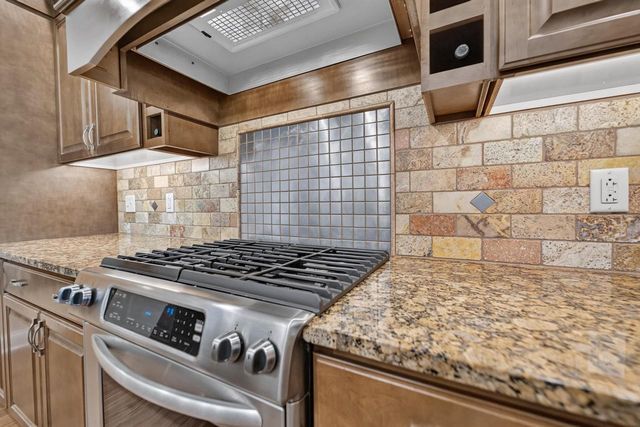 280 Drumlin Circle, Oregon, WI 53575