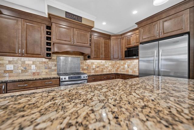 280 Drumlin Circle, Oregon, WI 53575