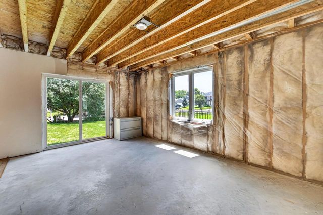 280 Drumlin Circle, Oregon, WI 53575